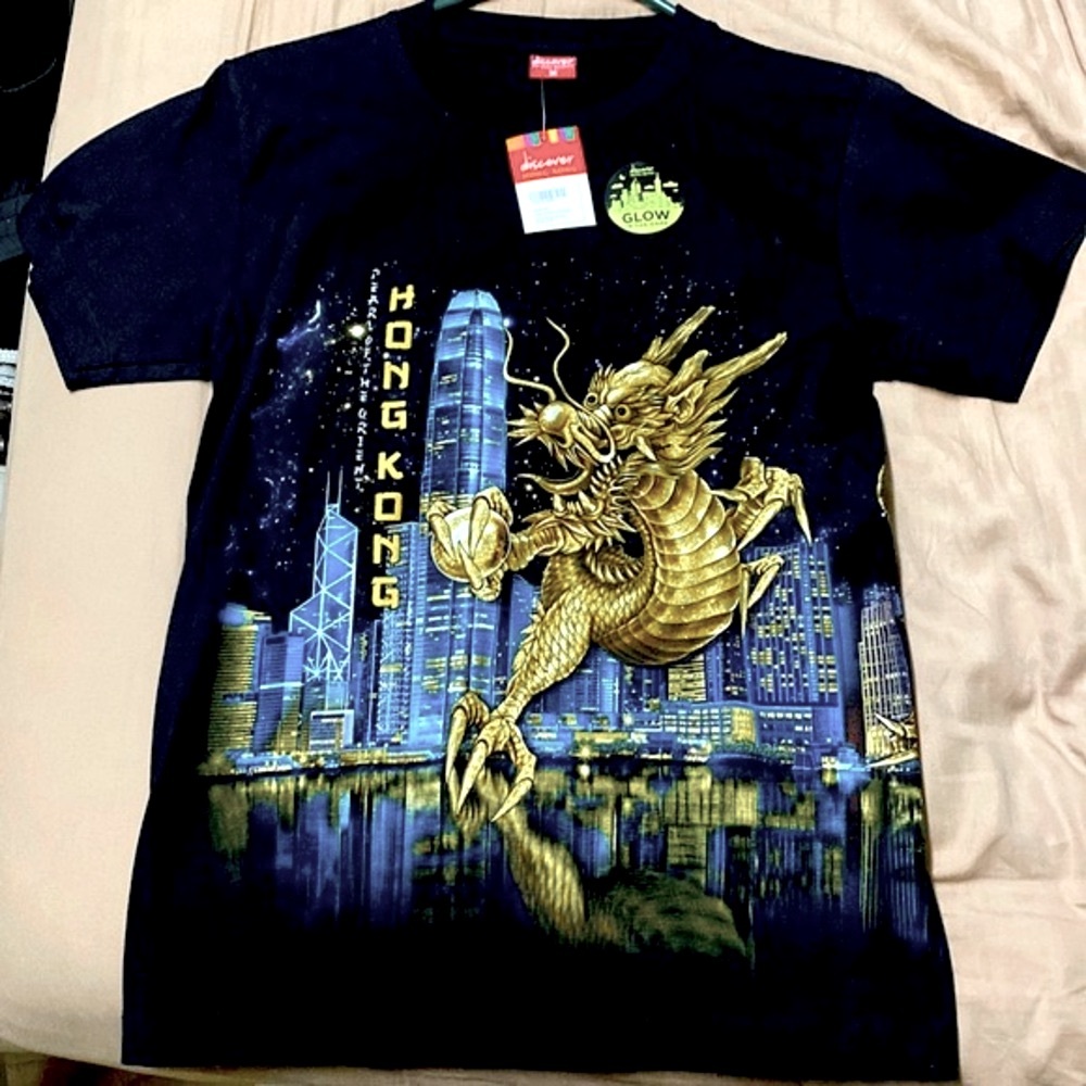 Discover Hong Kong Glow in the Dark Black Gold Graphic Tee in Womens Size Medium